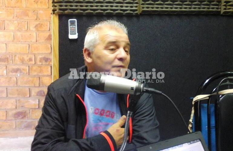 Jos&eacute; Luis Bovalini esta ma&ntilde;ana en los estudios de Radio Extremo 106.9