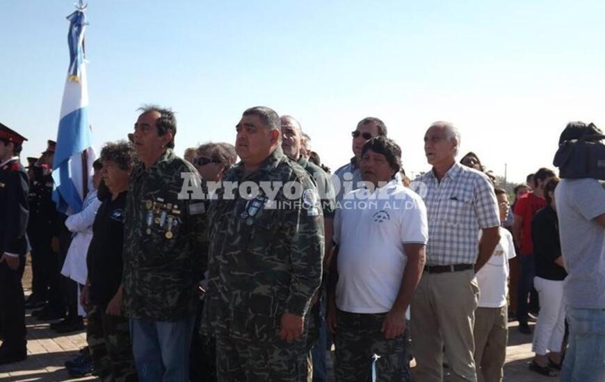 Importante. En caso de lluvia el acto NO SE SUSPENDE, se va a llevar a cabo en el gimnasio del COMPLEJO DE LOS TIBURONES. Foto: Archivo AD