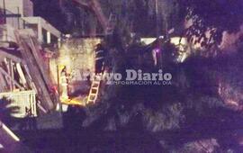 Los bomberos mientras trabajaban para controlar la situación