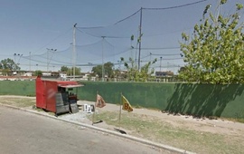 El carrito de Mendoza y Circunvalaci&oacute;n. All&iacute; estaba la v&iacute;ctima cuando dos sicarios la ejecutaron. Foto Google Street View