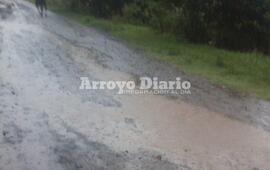 Las intensas precipitaciones de ayer, causaron estragos en algunas calles y caminos de la ciudad.