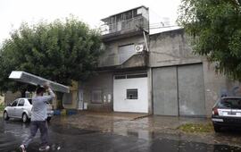 La f&aacute;brica de cajones tiene dos galpones en Ocampo al 5600. Foto: La Capital/Celina M. Lovera