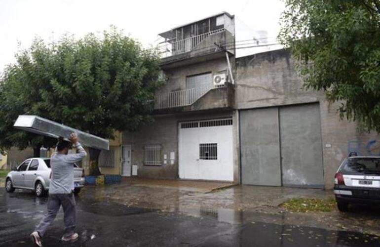 La fábrica de cajones tiene dos galpones en Ocampo al 5600. Foto: La Capital/Celina M. Lovera