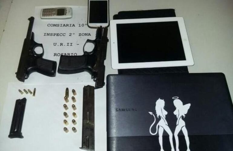 Las armas y las balas secuestradas esta mañana serán sometidas a pericias para determinar si se utilizaron en el tiroteo de Washington y Casiano Casas. Las armas y las balas secuestradas esta mañana serán sometidas a pericias para determinar si se utilizaron en el tiroteo de Washington y Casiano Casas.