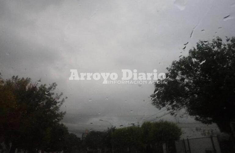 Cielo gris esta mañana tempranito en Arroyo Seco