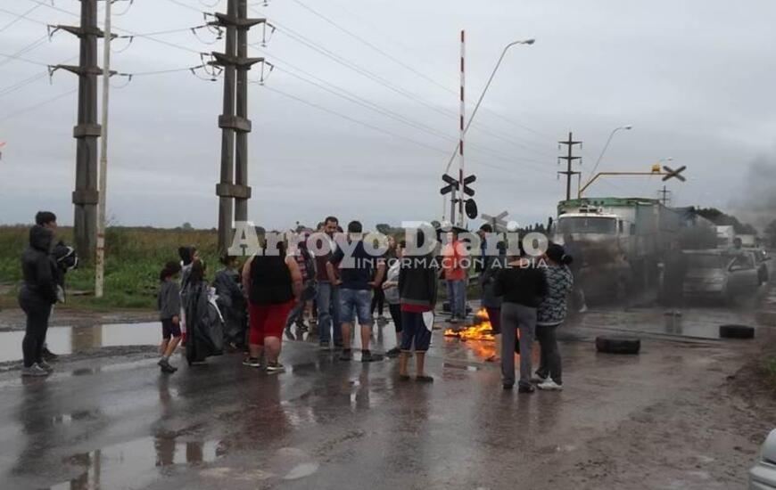 Imagen de Los vecinos de Playa Hermosa cortaron Ruta 21