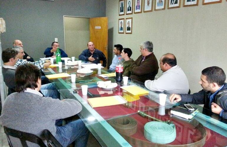 Imagen de En el cuartel: se reunieron Bomberos, autoridades y representantes de empresas