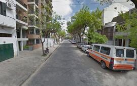 Cochabamba al 300, el lugar donde dos delincuentes se pelearon y uno termin&oacute; con un balazo en el abdomen. Foto: Google Street View)