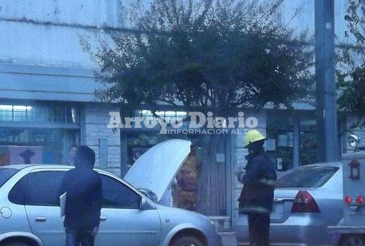 Imagen de Salida de bomberos en Humberto Primo y San Martín