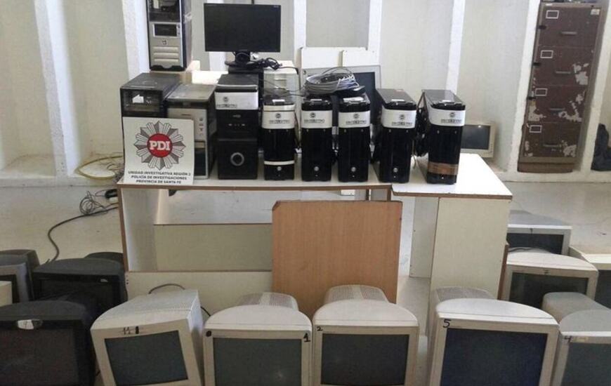 Imagen de Secuestran 13 computadoras y tres personas quedan demoradas por juego clandestino