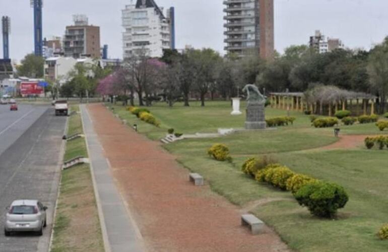 El violento episodio sucedió en el Parque Alem.