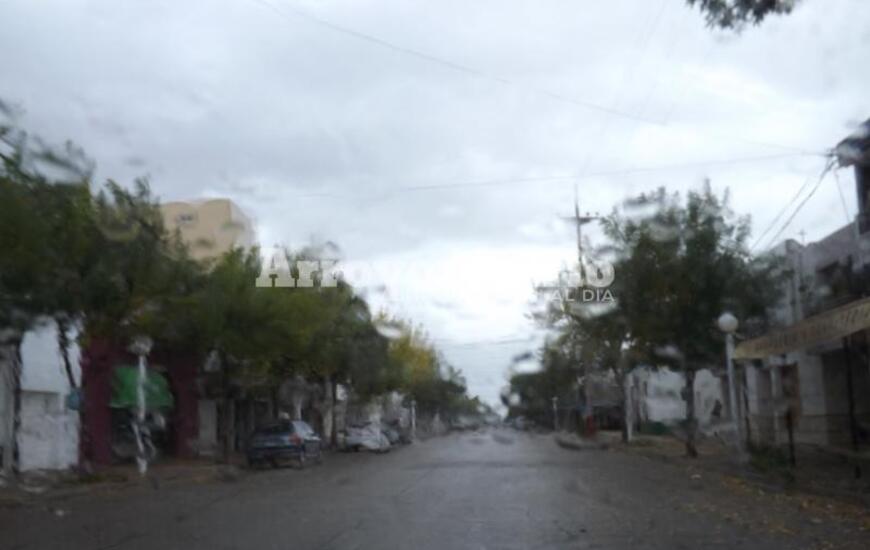 Imagen de Term&oacute;metro bajo y lluvias para empezar la semana