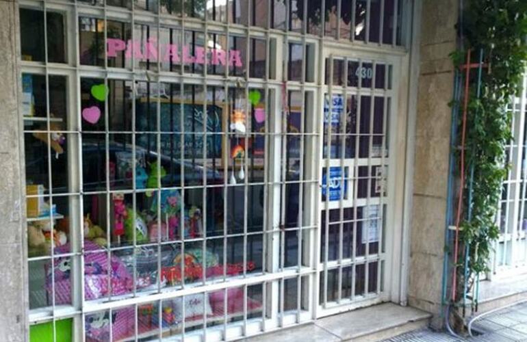 El local asaltado ayer, en Balcarce al 400. Según la policía, la asaltante tenía una arma de juguete. Foto: La Capìtal/Sebastián S. Meccia