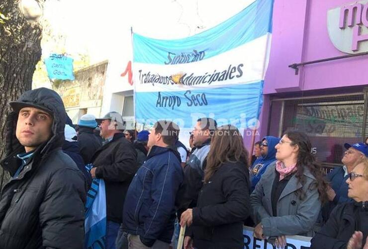 Los municipales de Arroyo Seco también participaron de la manifestación. Foto: Liliana Pigini