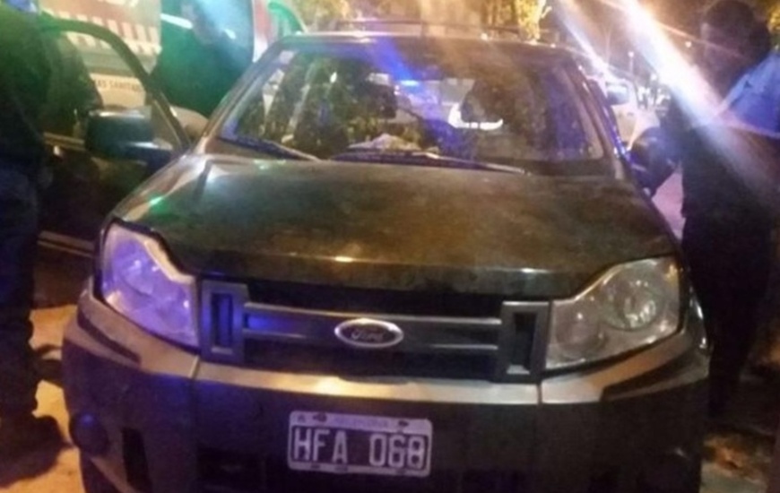 El vehículo que conducía la víctima de la emboscada. Foto: @RosarioAlerta