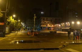 Tierra de nadie. La plaza Montenegro, frente al cine Monumental, se torna muy insegura. Allí había una garita policial que fue desmantelada.