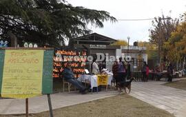 Los artesanos llegaron también desde otras localidades sumándose a esta primera feria.