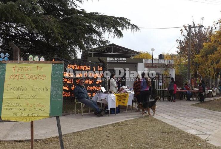 Los artesanos llegaron también desde otras localidades sumándose a esta primera feria.