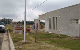 Ladrones apuntan a las obras. Una de las viviendas en etapa de construcción que fue saqueada por delincuentes. Foto: Notilagos