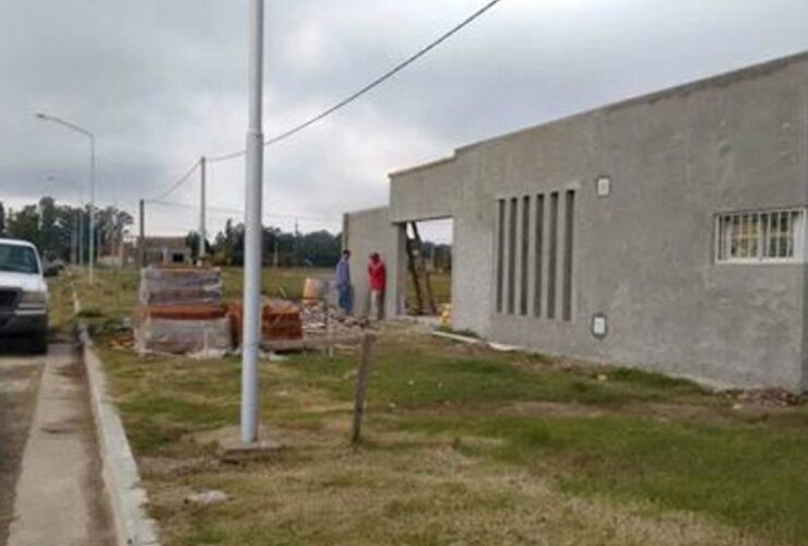 Ladrones apuntan a las obras. Una de las viviendas en etapa de construcción que fue saqueada por delincuentes. Foto: Notilagos