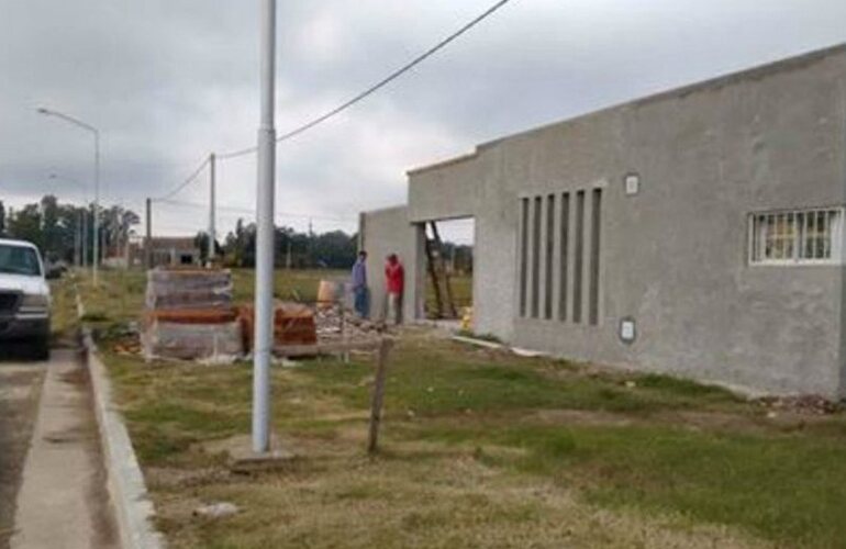 Ladrones apuntan a las obras. Una de las viviendas en etapa de construcción que fue saqueada por delincuentes. Foto: Notilagos