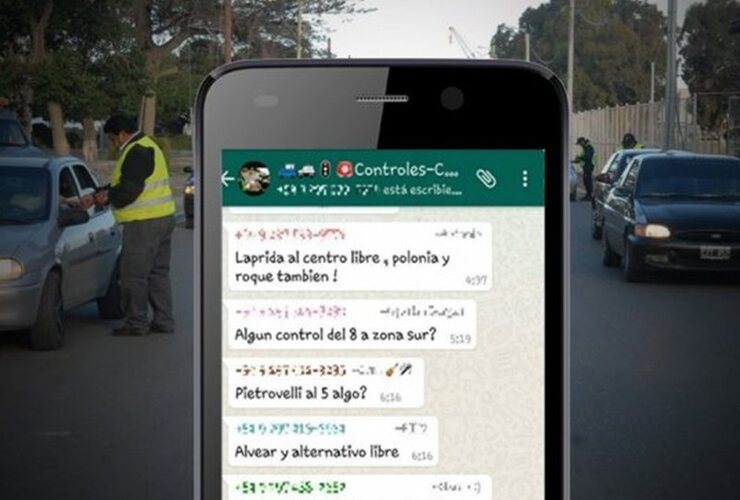 Imagen de Polémico: crean grupos de WhatsApp para evitar los controles de tránsito