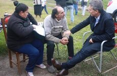 Far&iacute;as cont&oacute; que el presidente tiene sus 100 pesos en un marco. Foto: Aire Libre Acebal