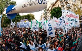 Imagen de Multitudinaria marcha por la educación pública universitaria