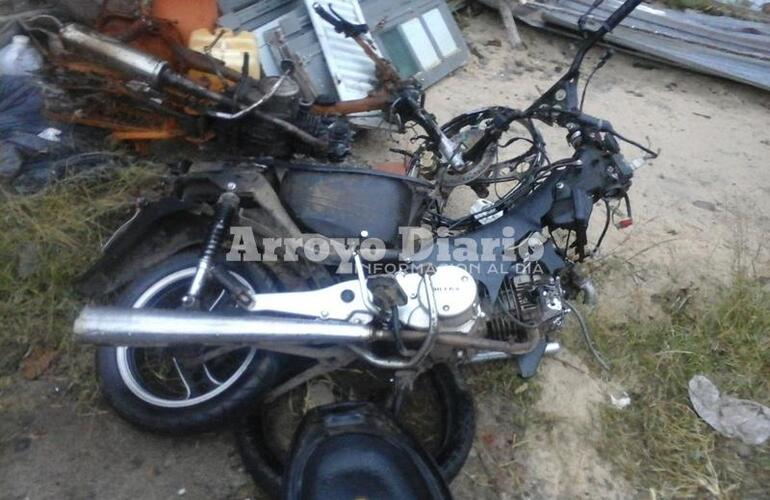 Imagen de Accidente: Una moto y un auto chocan sobre ruta 21