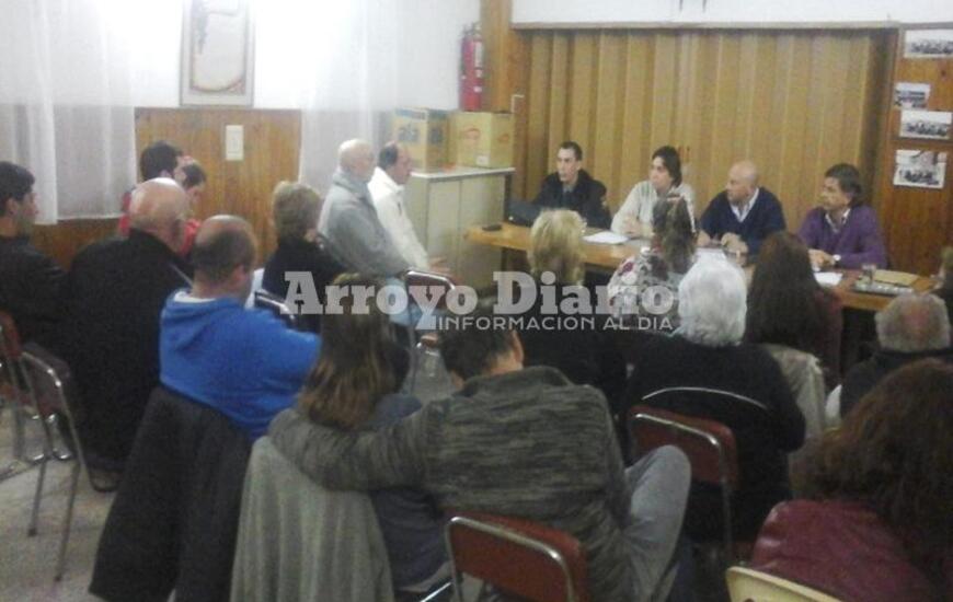 Unas 15 personas. La reunión se desarrolló en el edificio del Centro de Jubilados de Fighiera