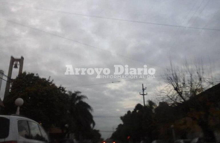 Así empieza el finde. Cielo nublado durante toda la jornada.