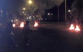 Los accesos a Villa Gobernador G&aacute;lvez fueron cortados a las 6 de la ma&ntilde;ana. Foto: Twitter/@luciano434