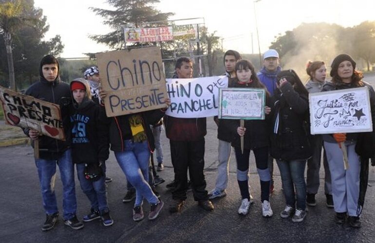 En Protesta. Amigos, familiares y allegados de Colberg se manifestaron en las calles de VGG.