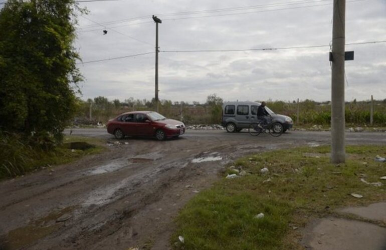 En este lugar fue asesinado el taxiste. Foto: Sebastián Meccia. La Capital