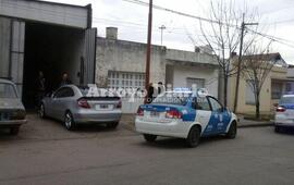 Al lugar. Dos patrullas acudieron tras el llamado de los vecinos.