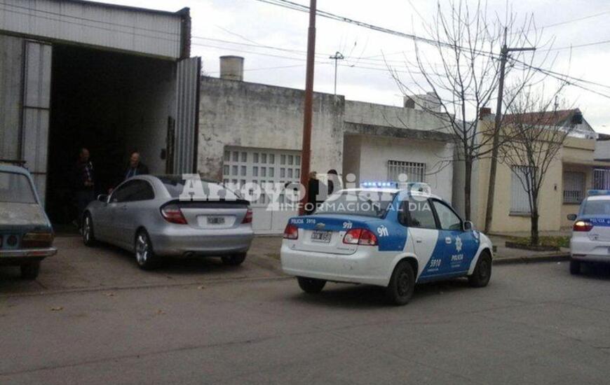 Al lugar. Dos patrullas acudieron tras el llamado de los vecinos.