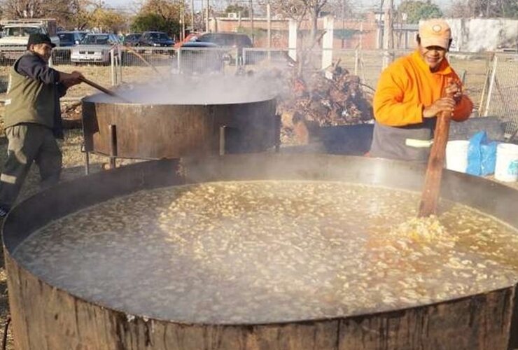 Impresionante preparación del locro este 25 de mayo. Foto: Sindicato de Recolectores