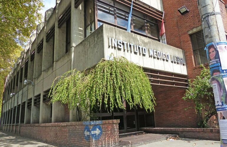 Autopsia. El cuerpo fue derivado al Instituto M&eacute;dico Legal para su correspondiente autopsia.