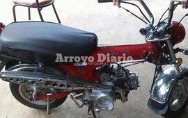 Color rojo. La moto que fue sustraída anoche era una Guerrero 70 cc.