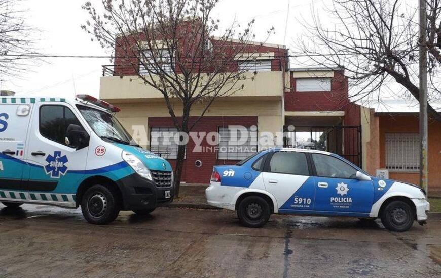 En el lugar. Un m&oacute;vil del Comando y AMAS estuvieron en el domicilio de esta persona.