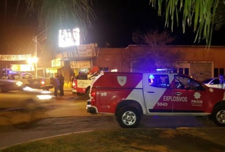 La sección de Neutralización de Explosivos trabajó anoche en Pueblo Esther. Foto: @RosarioAlerta
