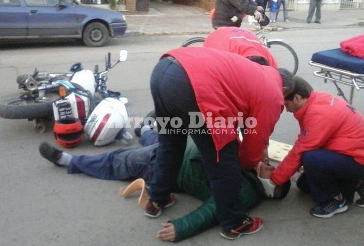 En vía pública. El inspector fue atendido en el lugar por personal de AMAS.