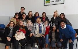 Para la foto. Así posaban los colegas de prensa junto a la comisión de CRIAS