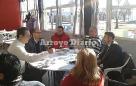 Tonelli y Gres juntos en el CAU junto a parte de la comisión. Foto: Gentileza Nicolás Trabaina