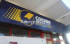 Buena actitud. Los chicos llevaron el bolso hasta la sucursal Arroyo Seco y allí lo entregaron