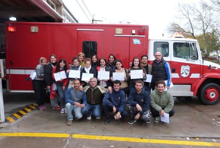 El grupo. Los egresados del curso posando contentos para la foto!.