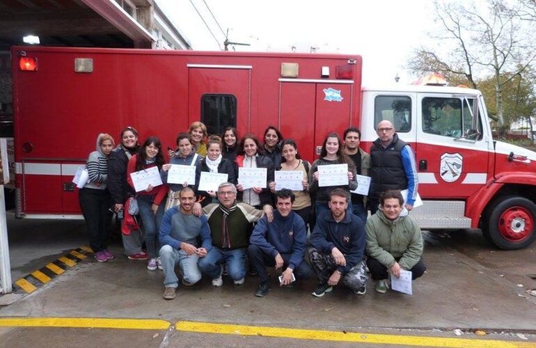 El grupo. Los egresados del curso posando contentos para la foto!.