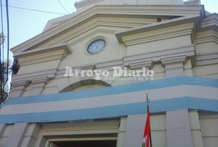 Imagen de Celeste y blanco: Se embanderó el edificio municipal