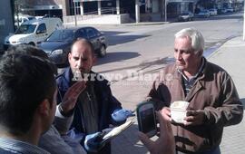 Luego de la toma de las muestras, el mismo presidente del concejo Miguel Ángel Coradini las llevó a Rosario. Fotos: Gentileza Nicolás Trabaina
