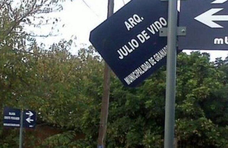 Imagen de Retiraron los carteles que señalizaban la calle Julio De Vido en Granadero Baigorria